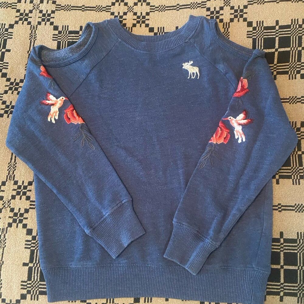 Girls Abercrombie kids size 9/10 cold shoulder long sleeve shirt.